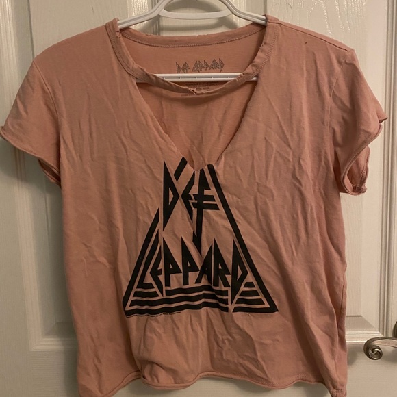 Pink cropped def leopard t shirt - Picture 3 of 5